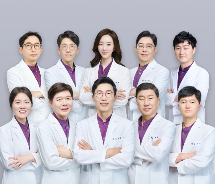 Foto bersama tim medis Klinik Mata Shinsegae Gwangju